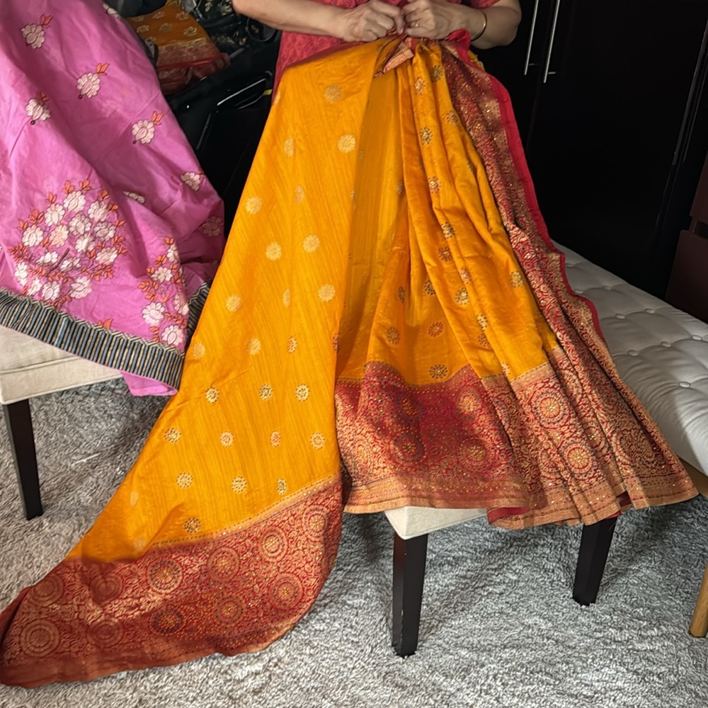 Yellow saree with red border - Picture 4 of 5